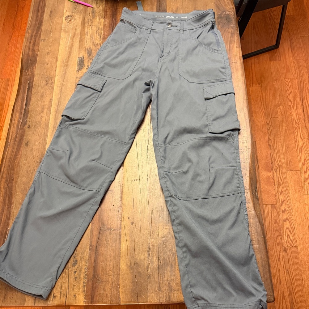 Women’s Prana Gray stretch Zion Cargo Pant size 8/33 inch inseam